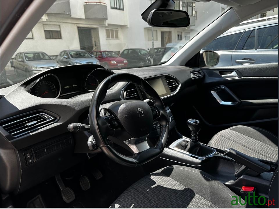 2019' Peugeot 308 photo #4