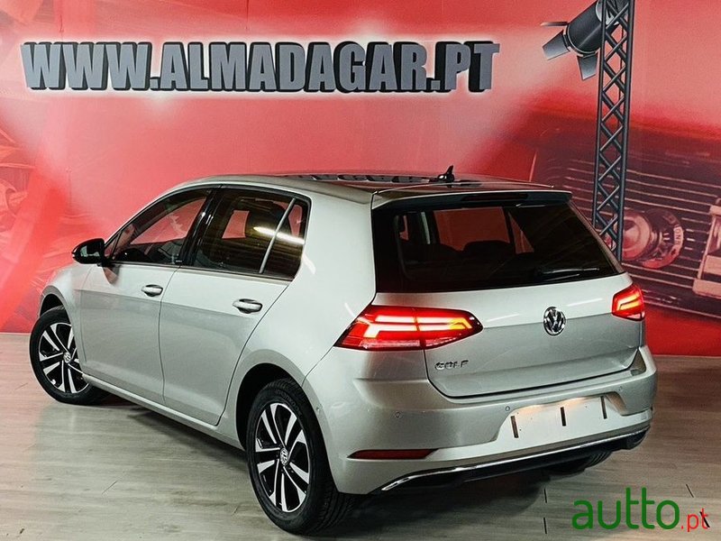 2019' Volkswagen Golf photo #3