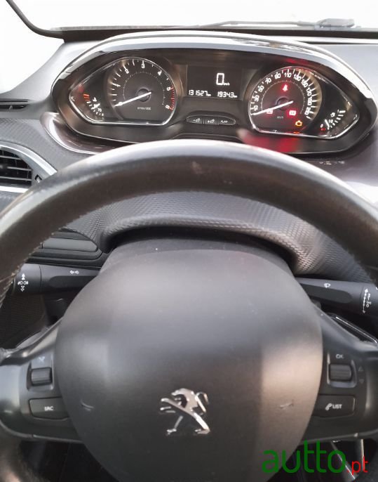 2014' Peugeot 2008 photo #5
