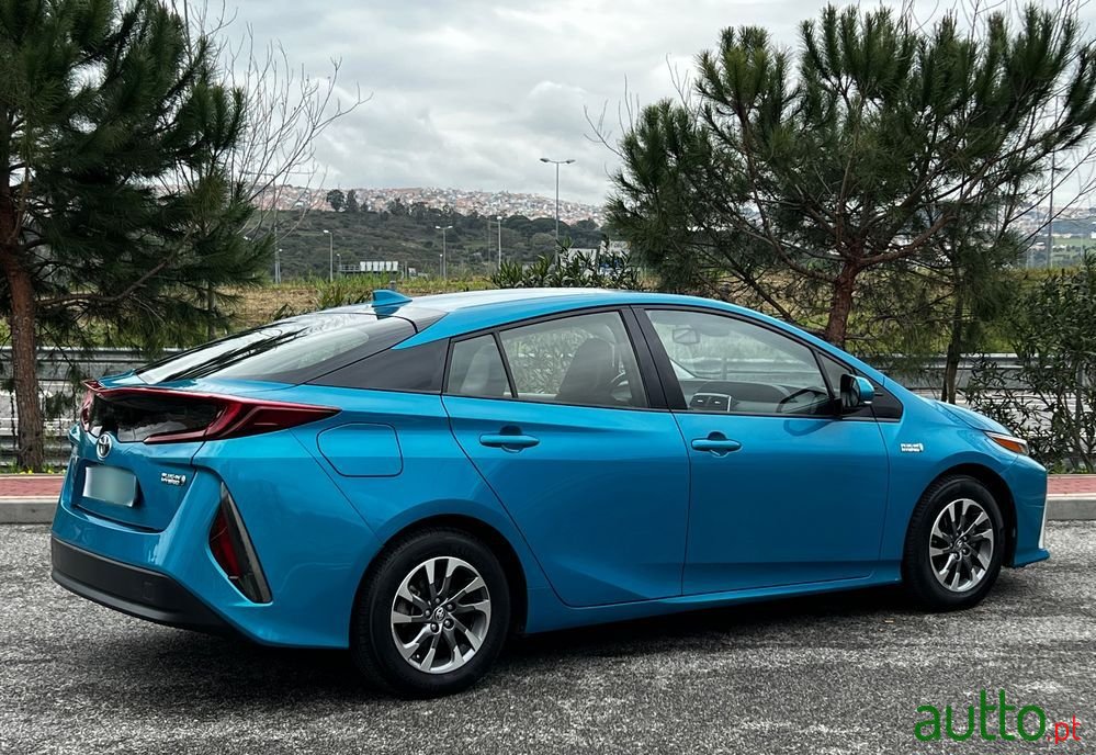2017' Toyota Prius photo #5