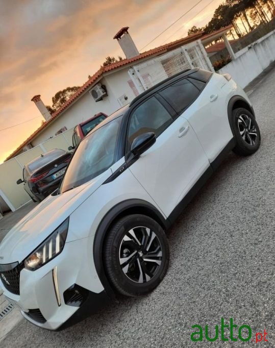 2021' Peugeot 2008 photo #4