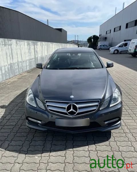 2012' Mercedes-Benz E-220 photo #3