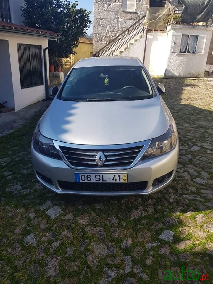 2012' Renault Latitude photo #6