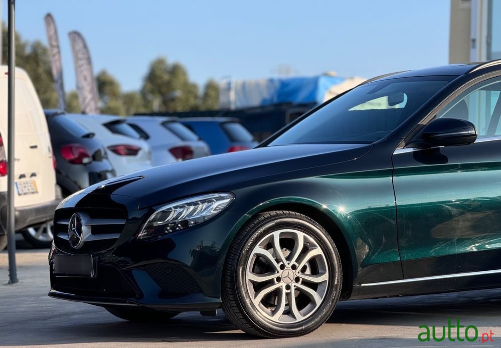 2019' Mercedes-Benz Classe C photo #2