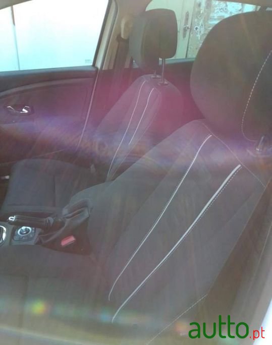 2012' Renault Megane photo #3