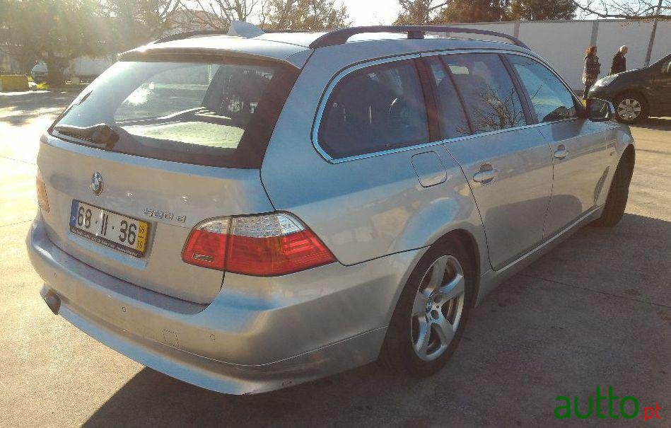 2009' BMW 520 Touring photo #2