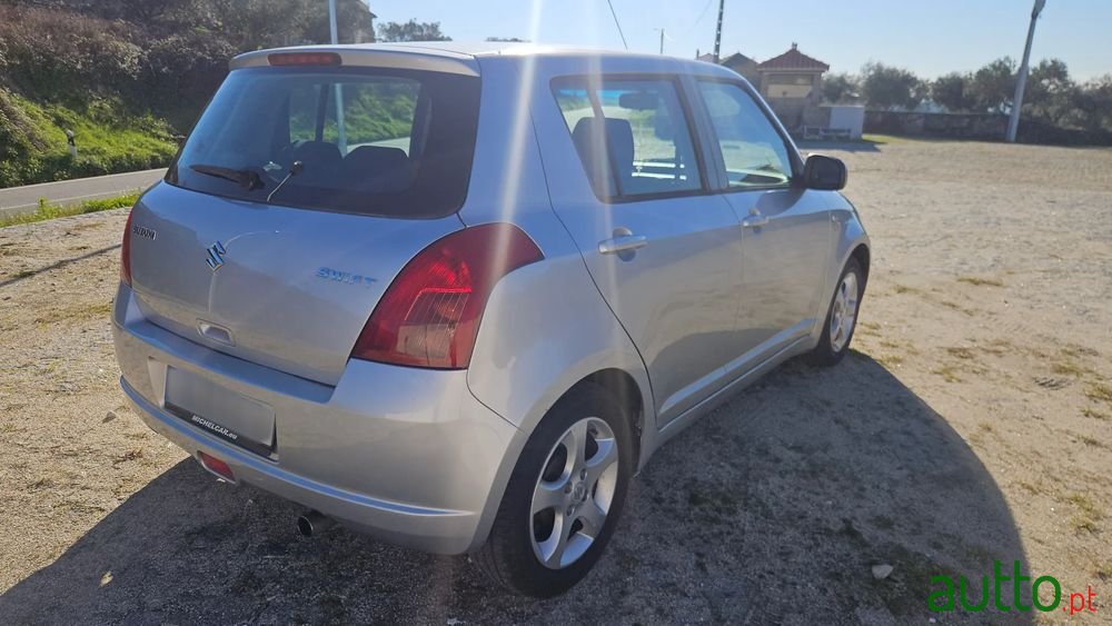 2007' Suzuki Swift 1.3 Ddis Glx photo #4