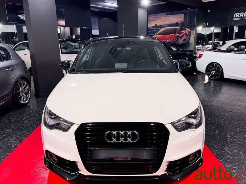 2011' Audi A1 1.6 Tdi S-Line photo #2