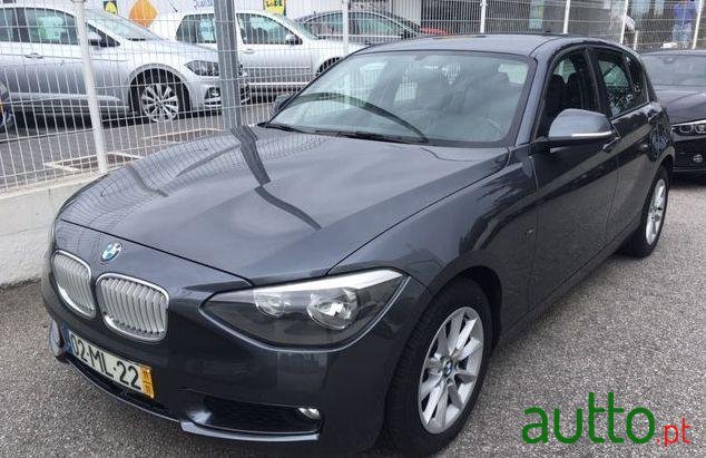 2011' BMW 118 D Line Urban photo #2