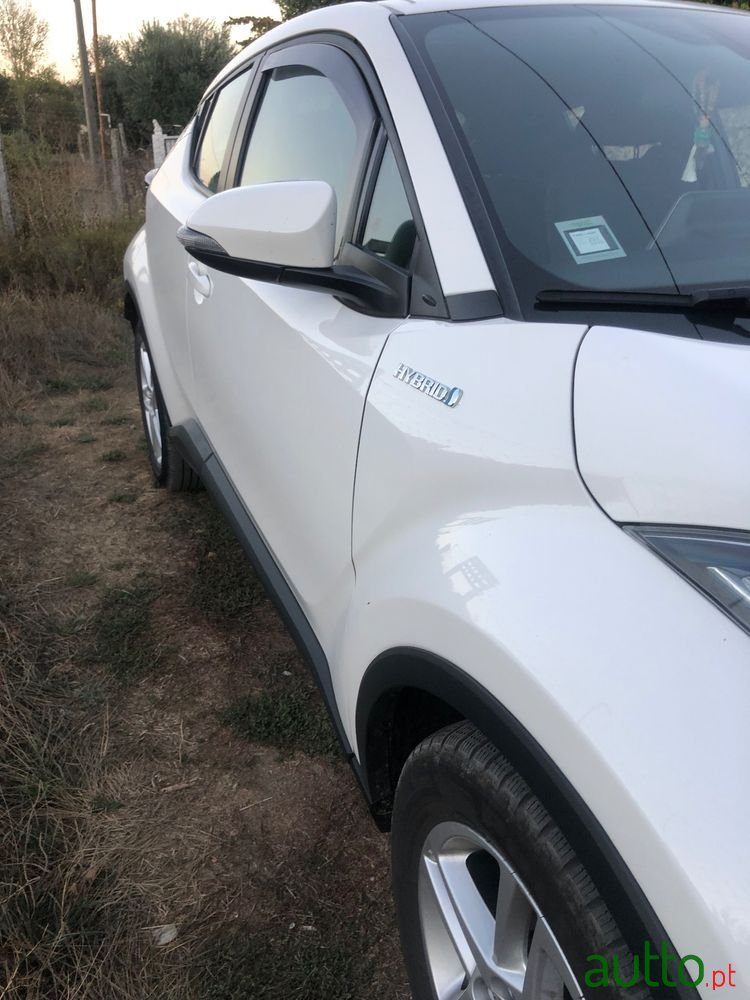 2021' Toyota C-HR 1.8 Hybrid Comfort photo #2