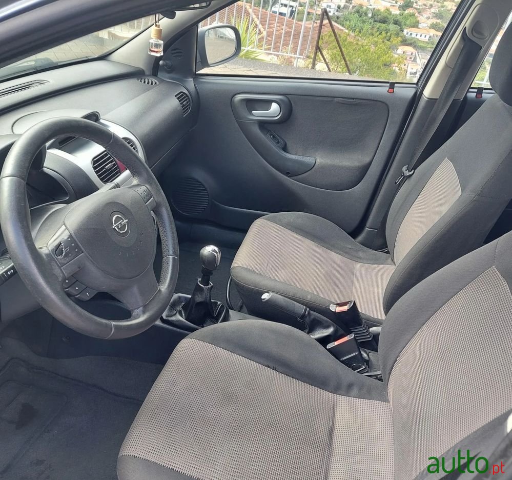 2005' Opel Corsa photo #5