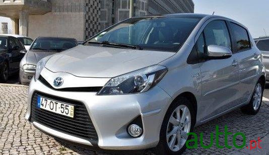 2014' Toyota Yaris photo #2