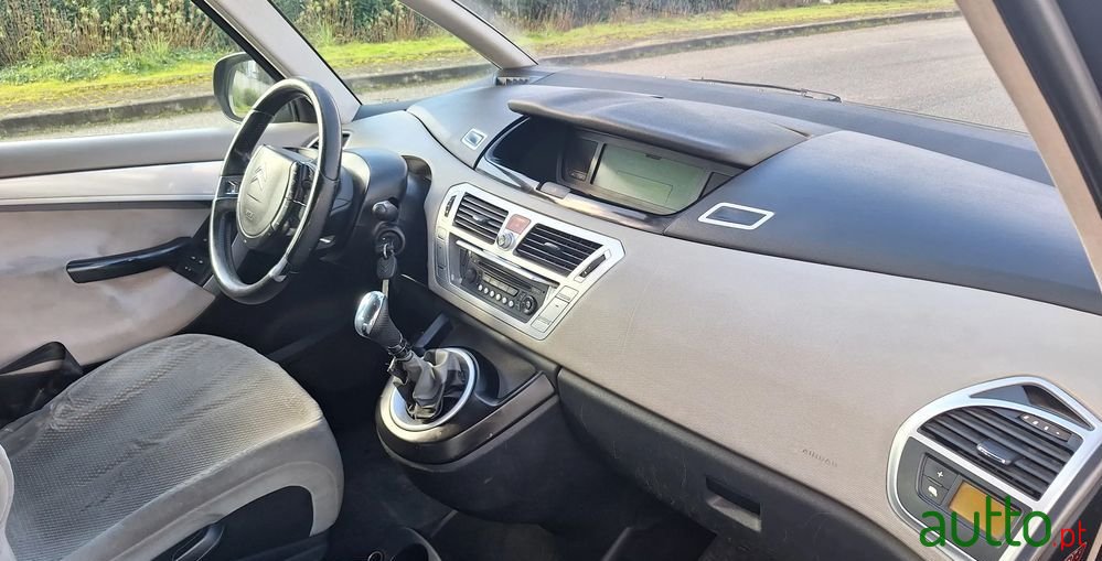 2009' Citroen C4 Grand Picasso photo #4