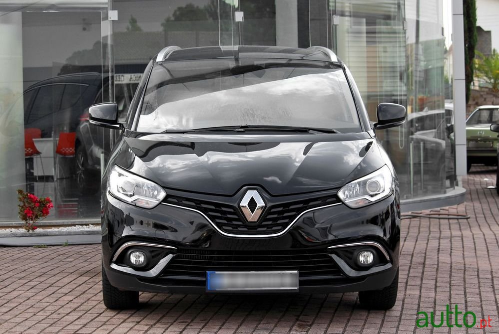 2020' Renault Grand Scenic photo #3
