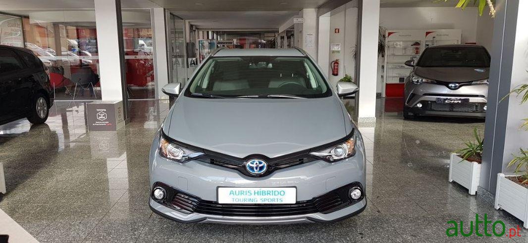 2019' Toyota Auris Touring Sports photo #2