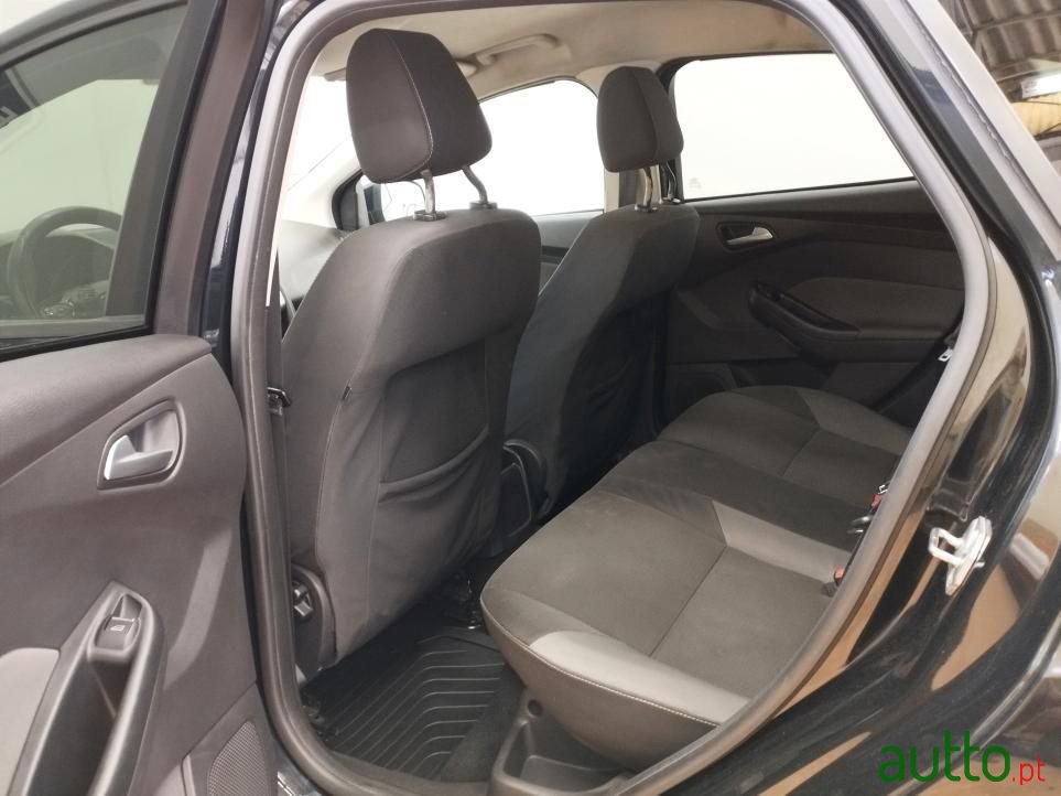 2011' Ford Focus photo #5