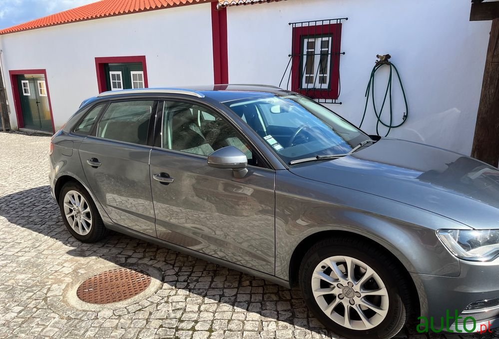 2013' Audi A3 Sportback photo #3