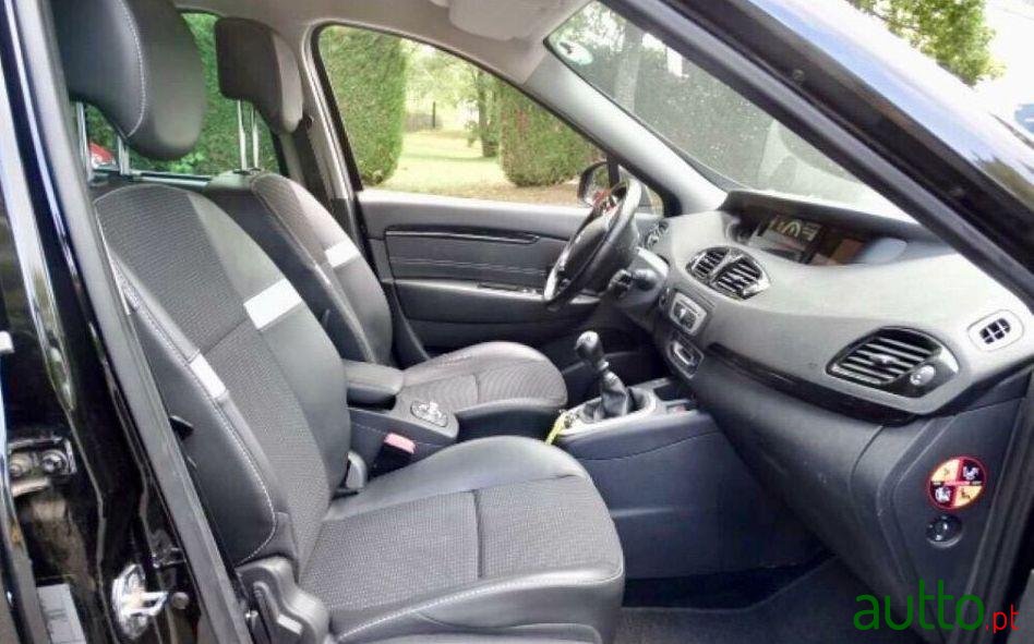 2015' Renault Scenic photo #5