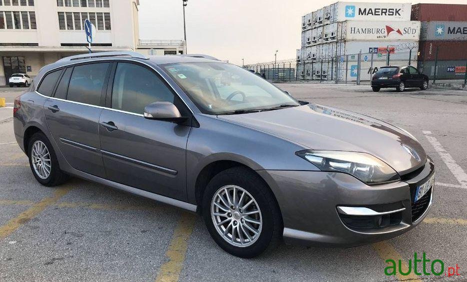 2010' Renault Laguna Break photo #3