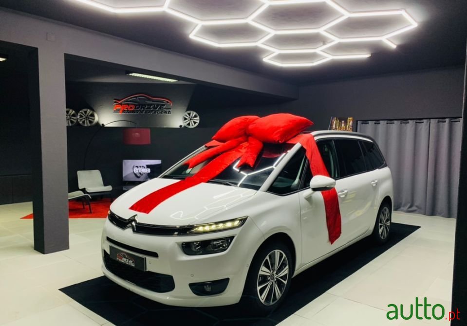 2015' Citroen C4 Grand Picasso photo #1