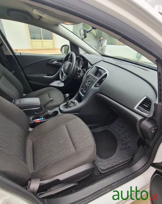 2014' Opel Astra Sports Tourer photo #5