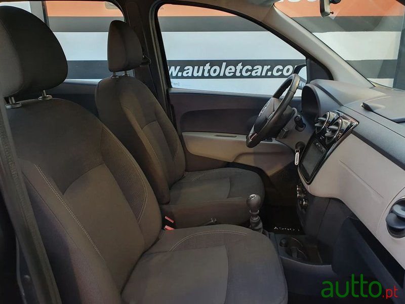 2015' Dacia Lodgy photo #3