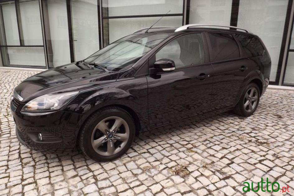 2010' Ford Focus Sw photo #2