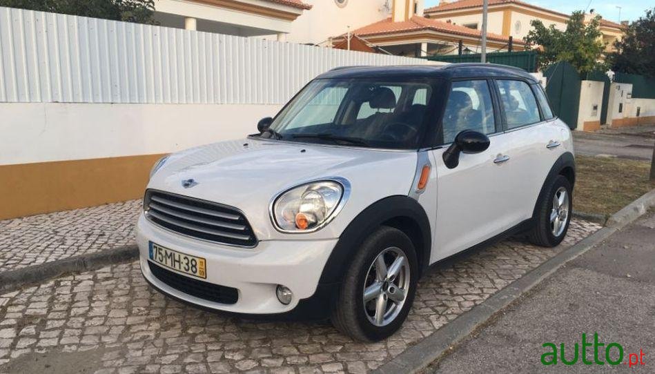 2011' MINI Countryman Cooper D photo #1