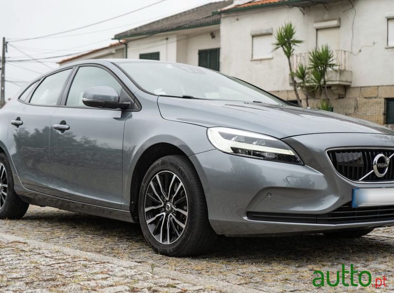 2017' Volvo V40 photo #1