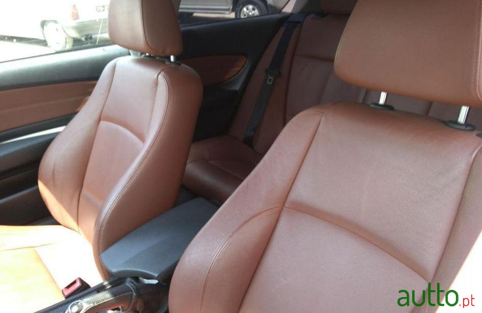 2010' BMW 118 Coupe photo #2