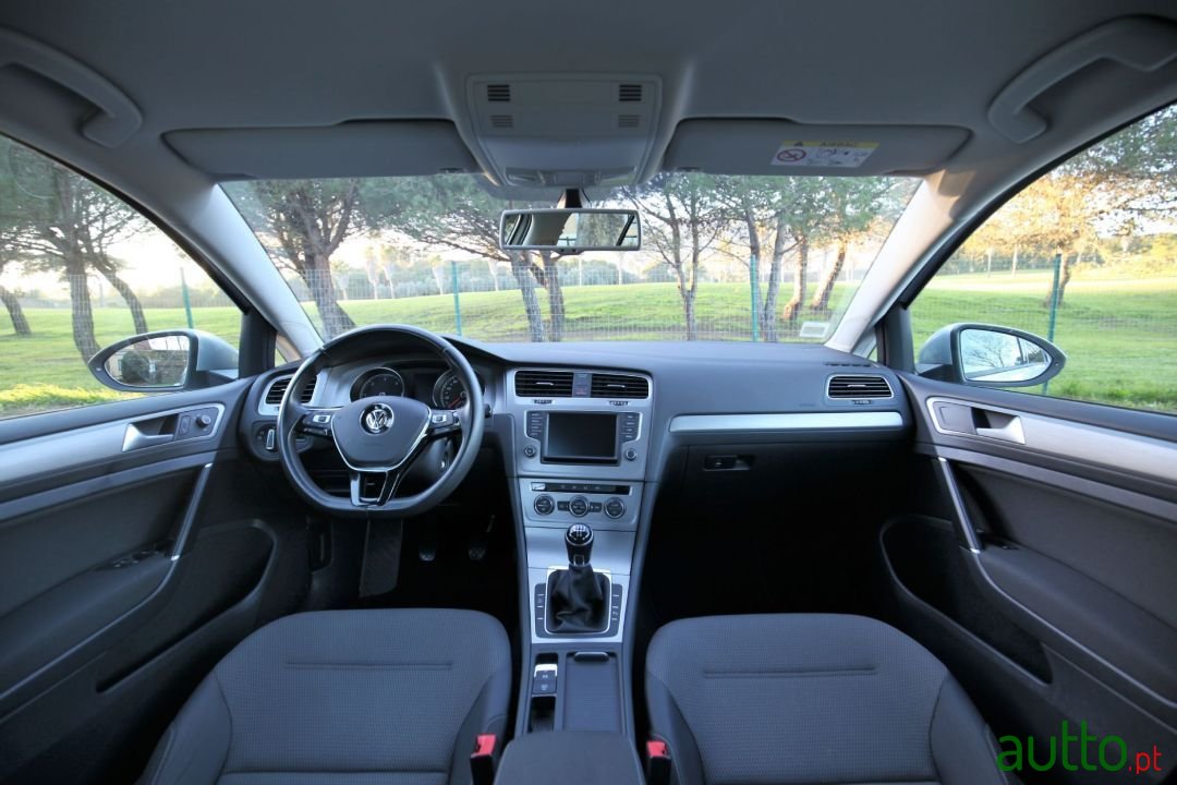 2016' Volkswagen Golf photo #3