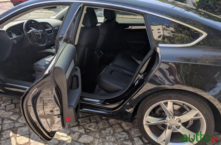 2011' Audi A5 Sportback photo #2