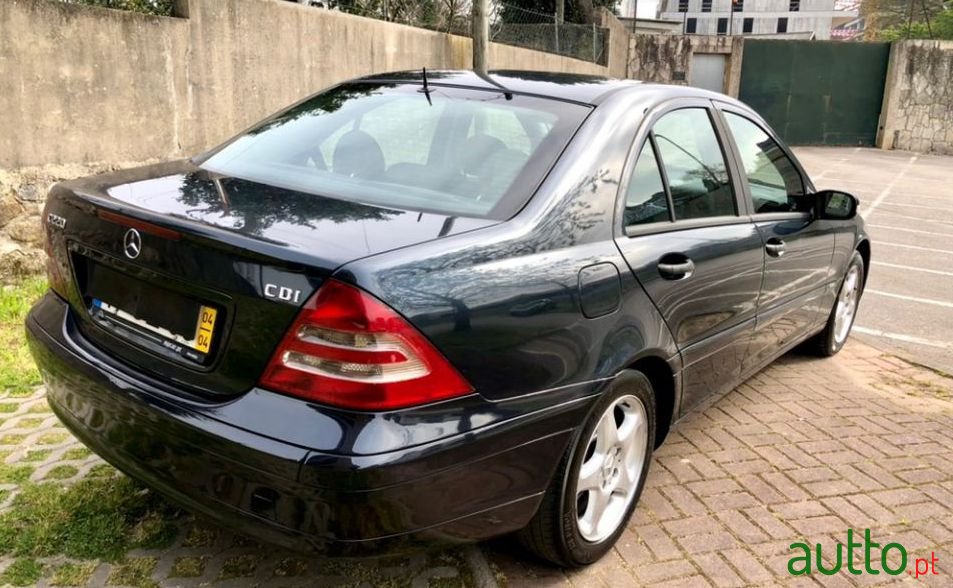 2004' Mercedes-Benz C-220 photo #3