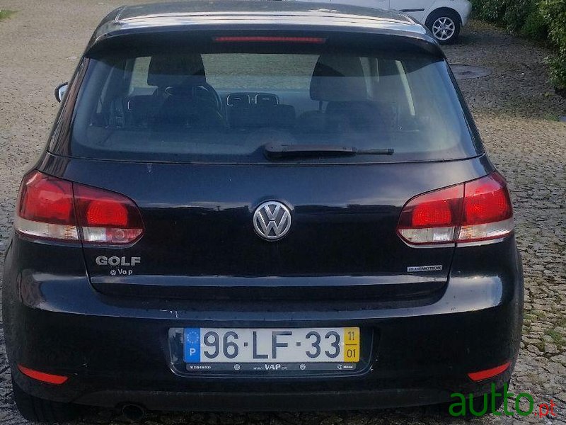 2011' Volkswagen Golf 1.6 Tdi Bluemotion photo #2