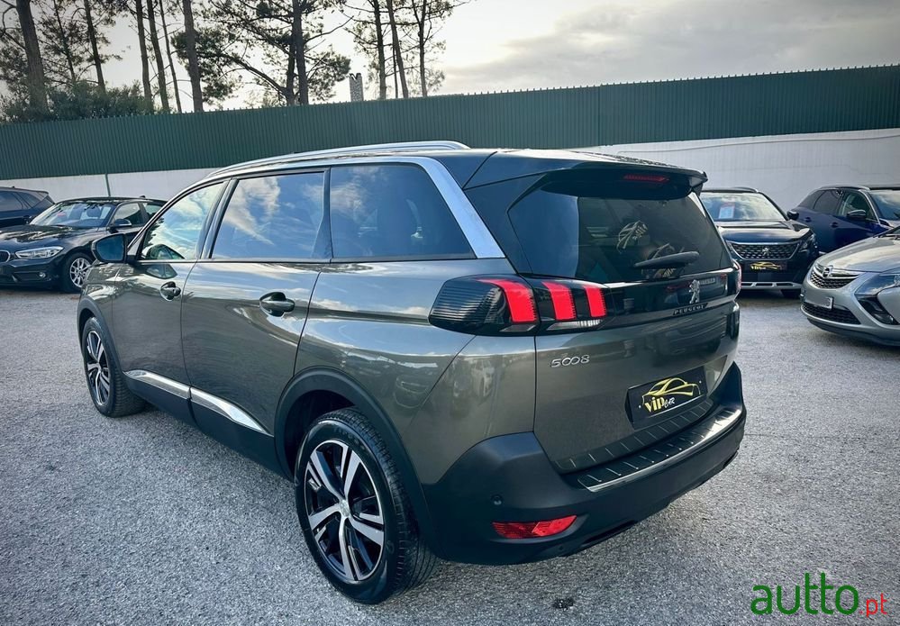 2017' Peugeot 5008 photo #5
