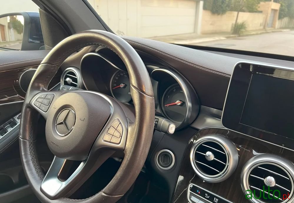 2018' Mercedes-Benz GLC 250 photo #5