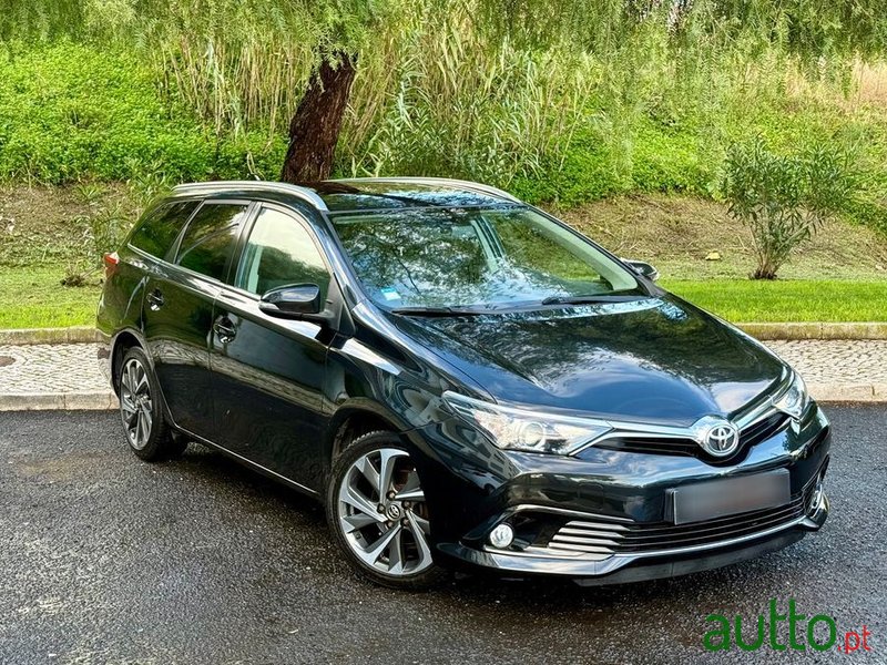 2016' Toyota Auris Touring Sports photo #6