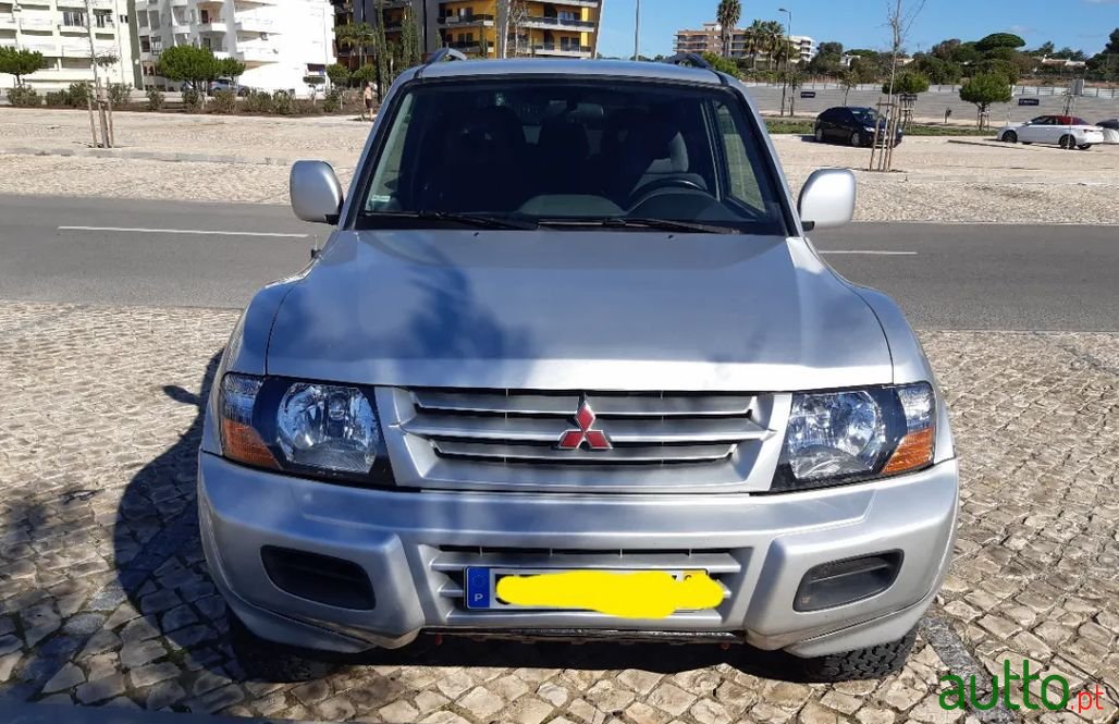 2000' Mitsubishi Pajero photo #4