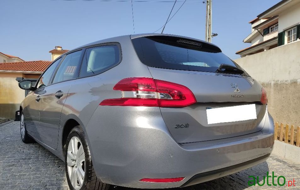 2017' Peugeot 308 Sw photo #2