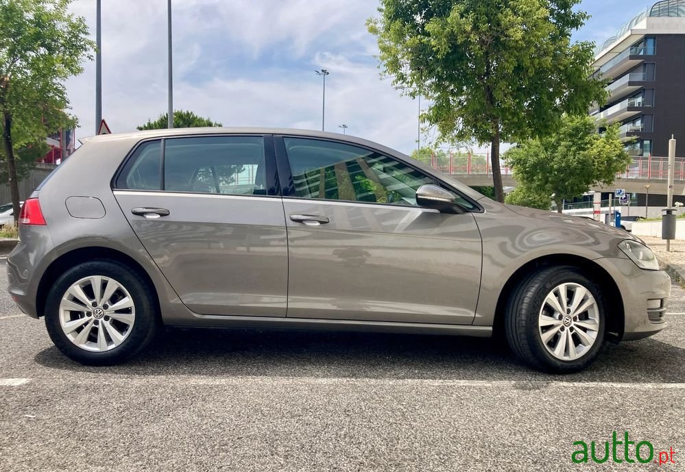 2015' Volkswagen Golf photo #4