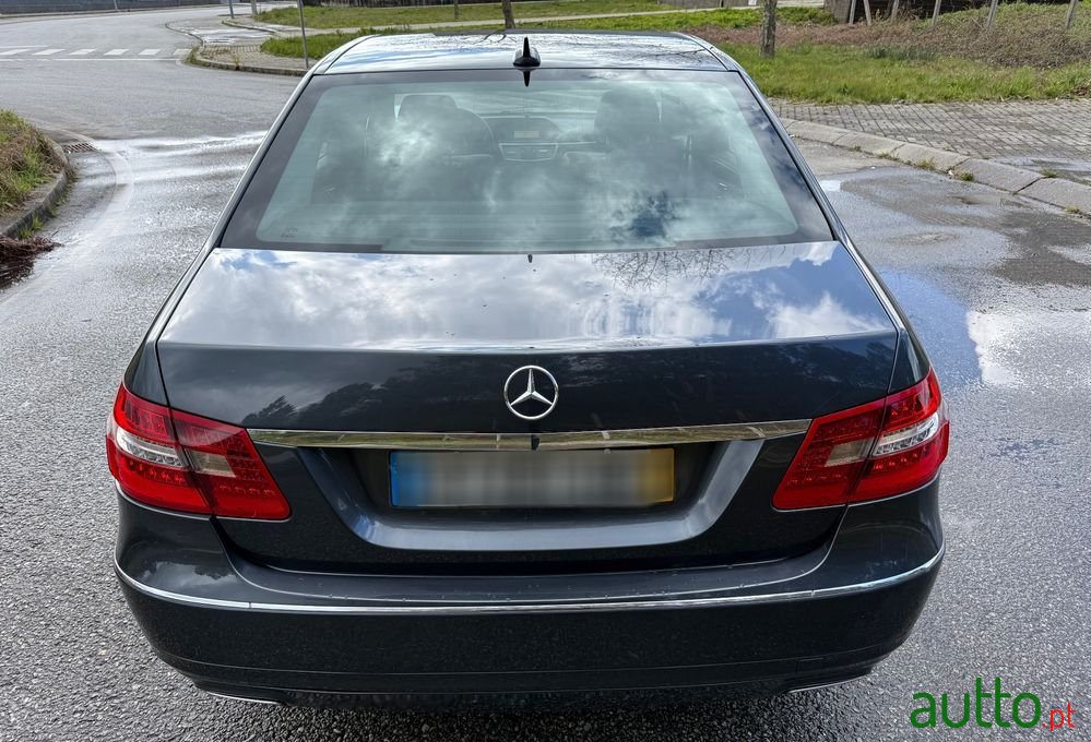 2011' Mercedes-Benz Classe E photo #6