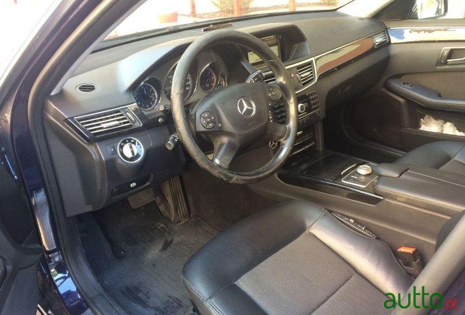 2010' Mercedes-Benz E-350 photo #2