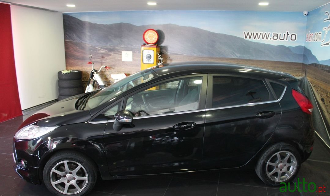 2010' Ford Fiesta photo #3