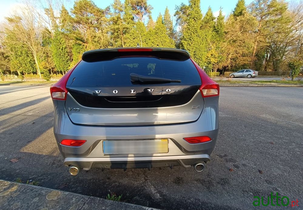 2014' Volvo V40 2.0 D4 R-Design photo #4