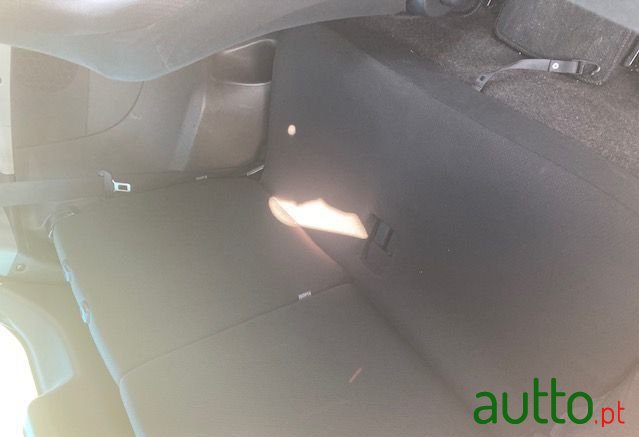 2009' Toyota iQ photo #3