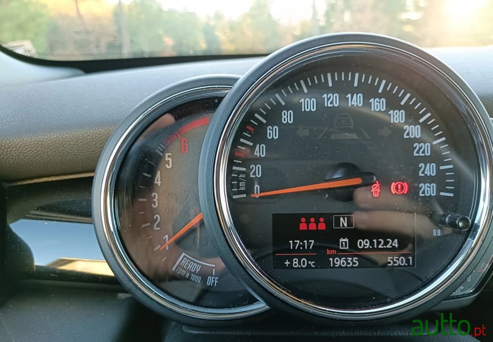 2019' MINI Cooper D photo #6