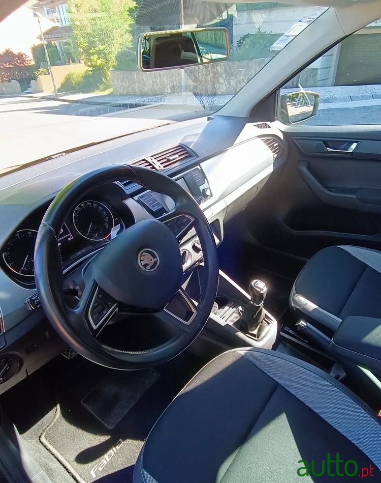 2015' Skoda Fabia 1.2 Tsi Style photo #2