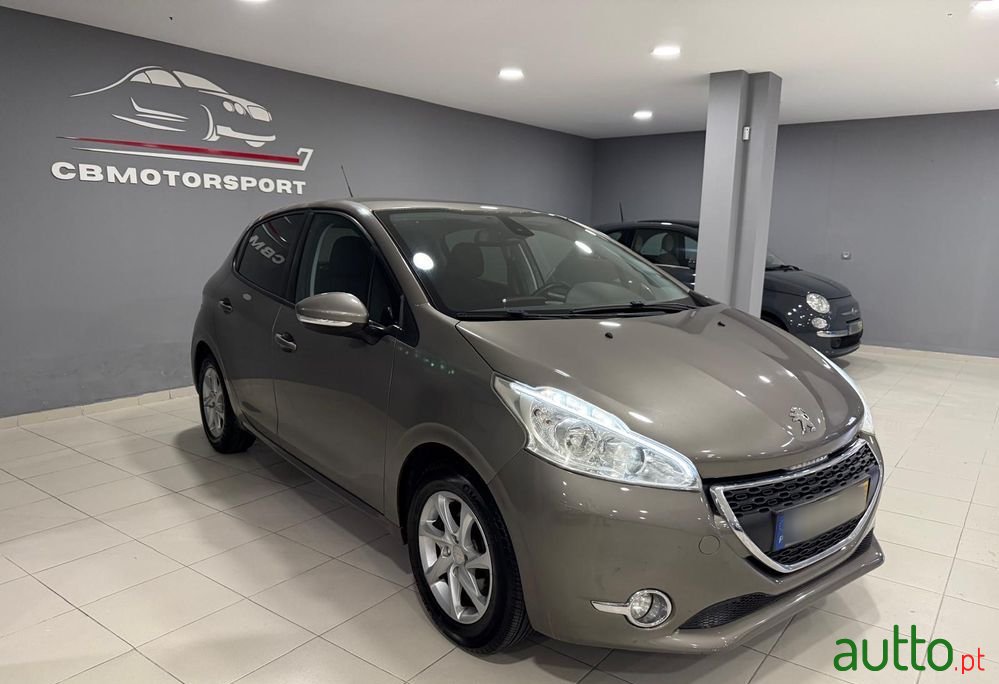 2012' Peugeot 208 1.2 Vti Active photo #2