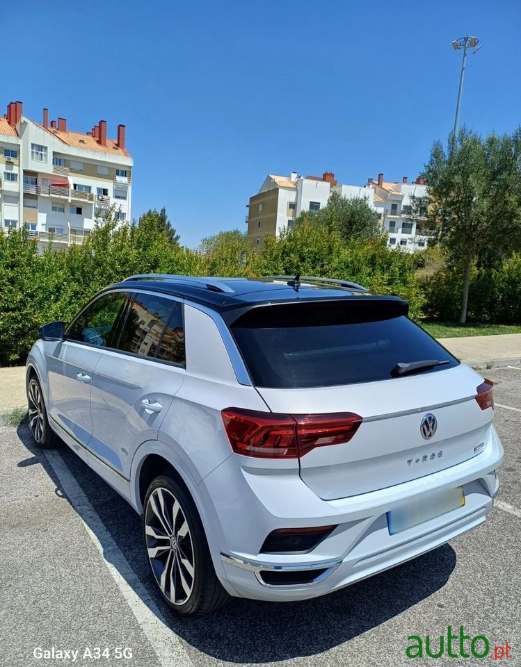 2017' Volkswagen T-Roc photo #3