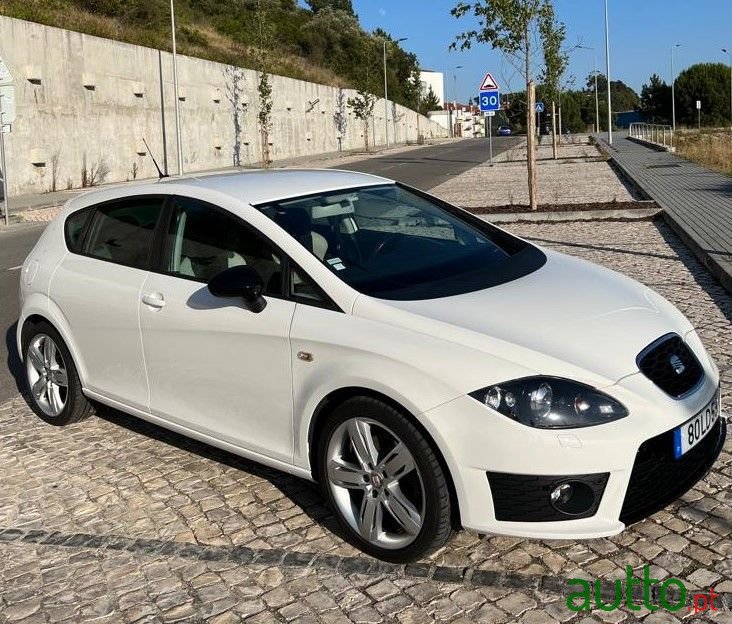 2010' SEAT Leon photo #3